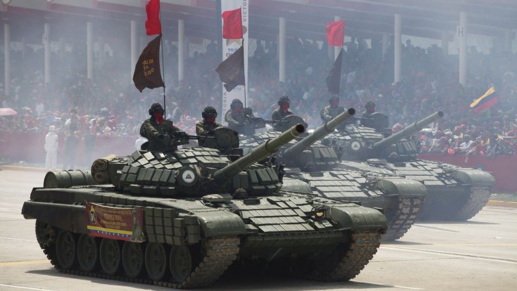 Wenezuelskie czołgi T-72B1W w trakcie parady w 2014 r.