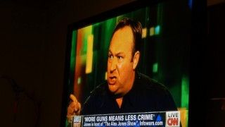 Alex Jones był wcześniej legitymizowany przez mainstreamowe media w USA