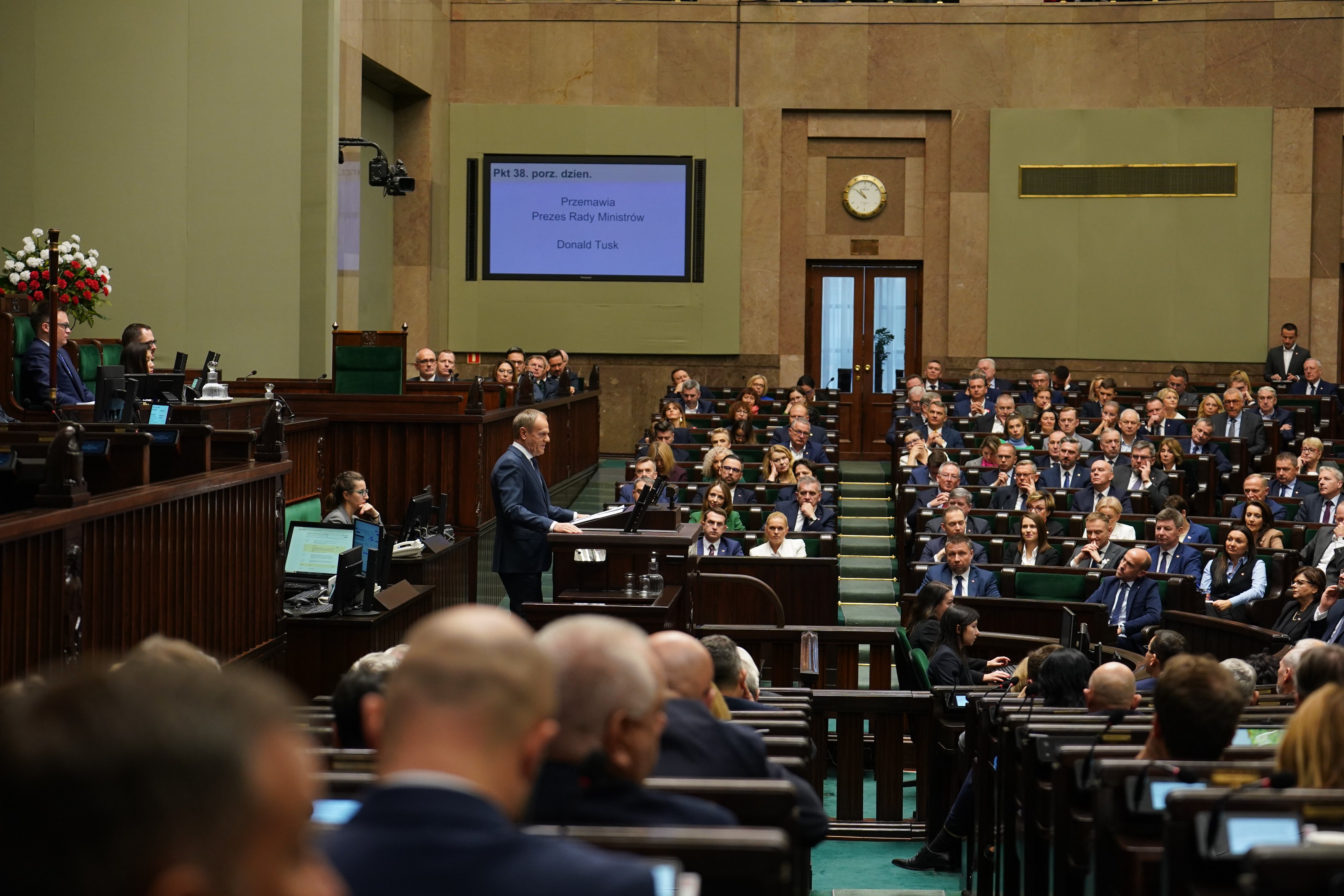 Premier w exposé: wynagrodzenia dla całej sfery budżetowej wzrosną o 20 proc.