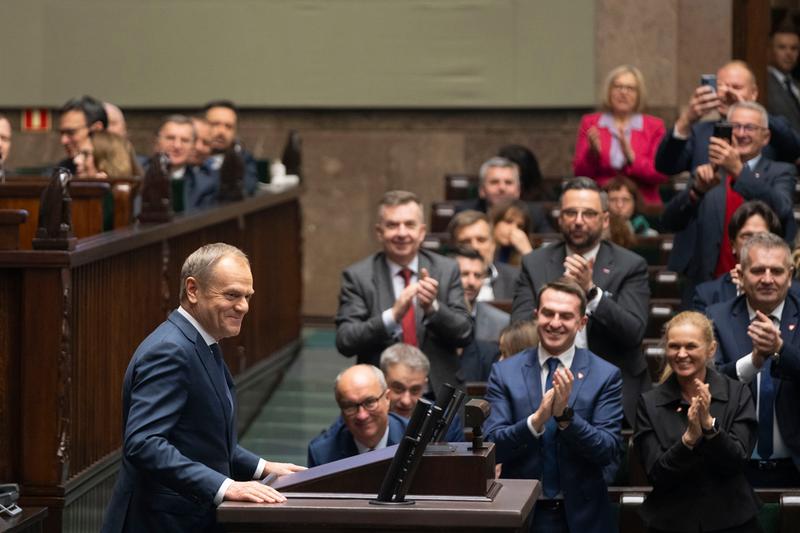 Tusk: przezwyciężyć podziały, dbać o pozycje Polski w NATO i UE