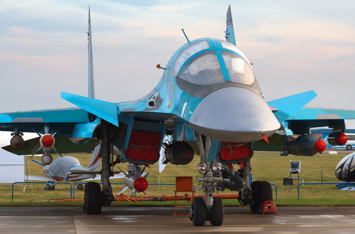 Tragiczny wypadek. Piloci katapultowani w hangarze