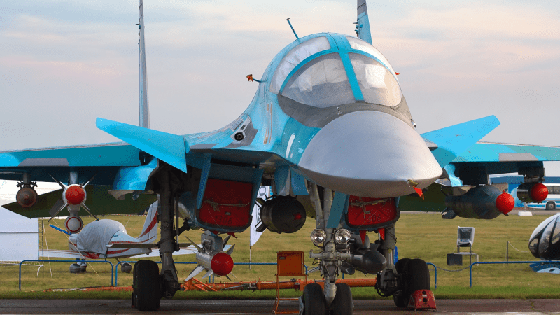 Su-34, czerwony 01