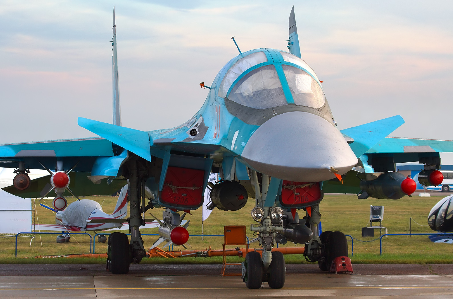 Pierwszy seryjny Su-34 w rowie