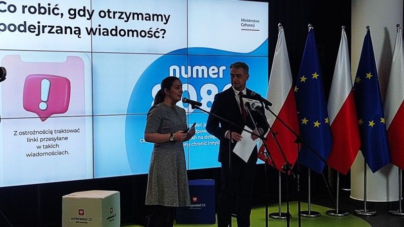 Briefing Ministerstwa Cyfryzacji i CERT Polska dotyczących kampanii phishingowych.