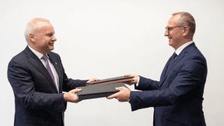 Od lewej: prezes Equinora Anders Opedal i dr Egbert Laege prezes SEFE