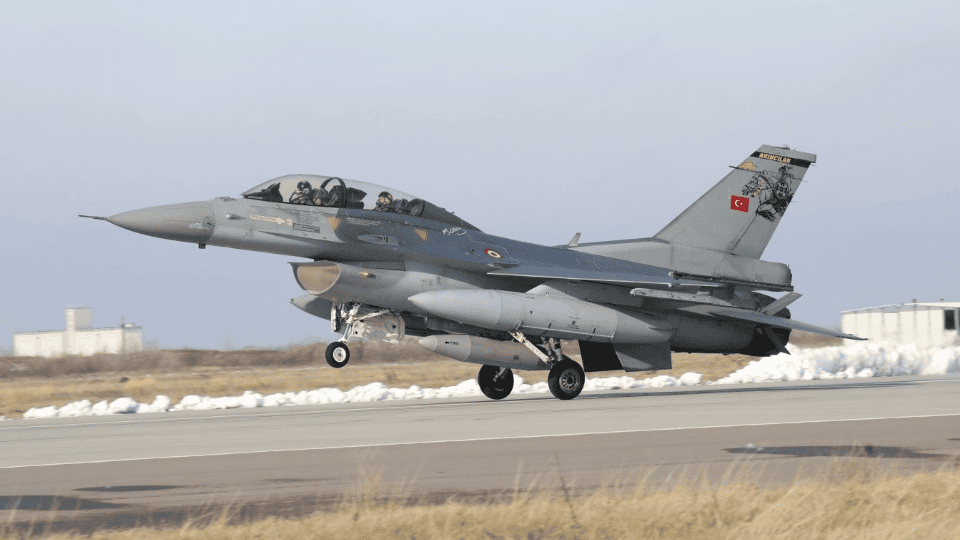Po raz pierwszy tureckie F-16 wspierają wzmocnioną policję powietrzną NATO na południu; w 2021 r. zostali wysłani do Polski w celu wzmocnienia kontroli powietrznej na północy. 
https://ac.nato.int/archive/2023/TUR_eAP_South_ROU