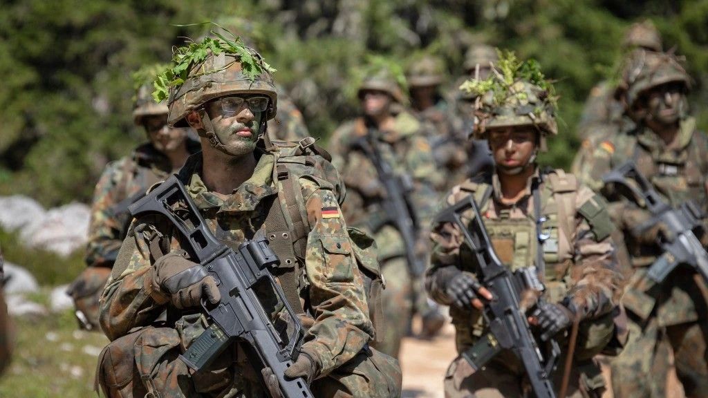 Piątkowy przegląd mediów; Czy w Niemczech powróci obowiązek służby wojskowej?; Umowa na prawie 200 ciężarówek z Jelcza