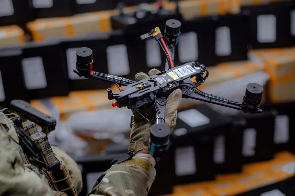 Ukraińcy testują drona FPV z automatycznym rozpoznawaniem celów