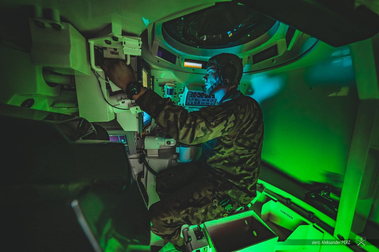 Polscy czołgiści na zaawansowanych symulatorach Abramsów