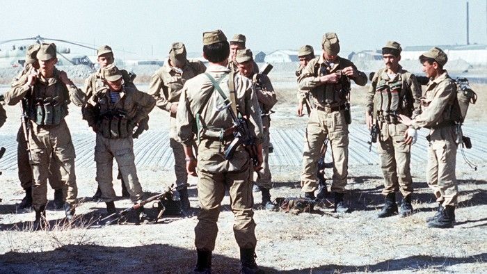 Grupa żołnierzy radzieckiego Specnazu szykuje się do działań bojowych w Afganistanie, 1988 rok.