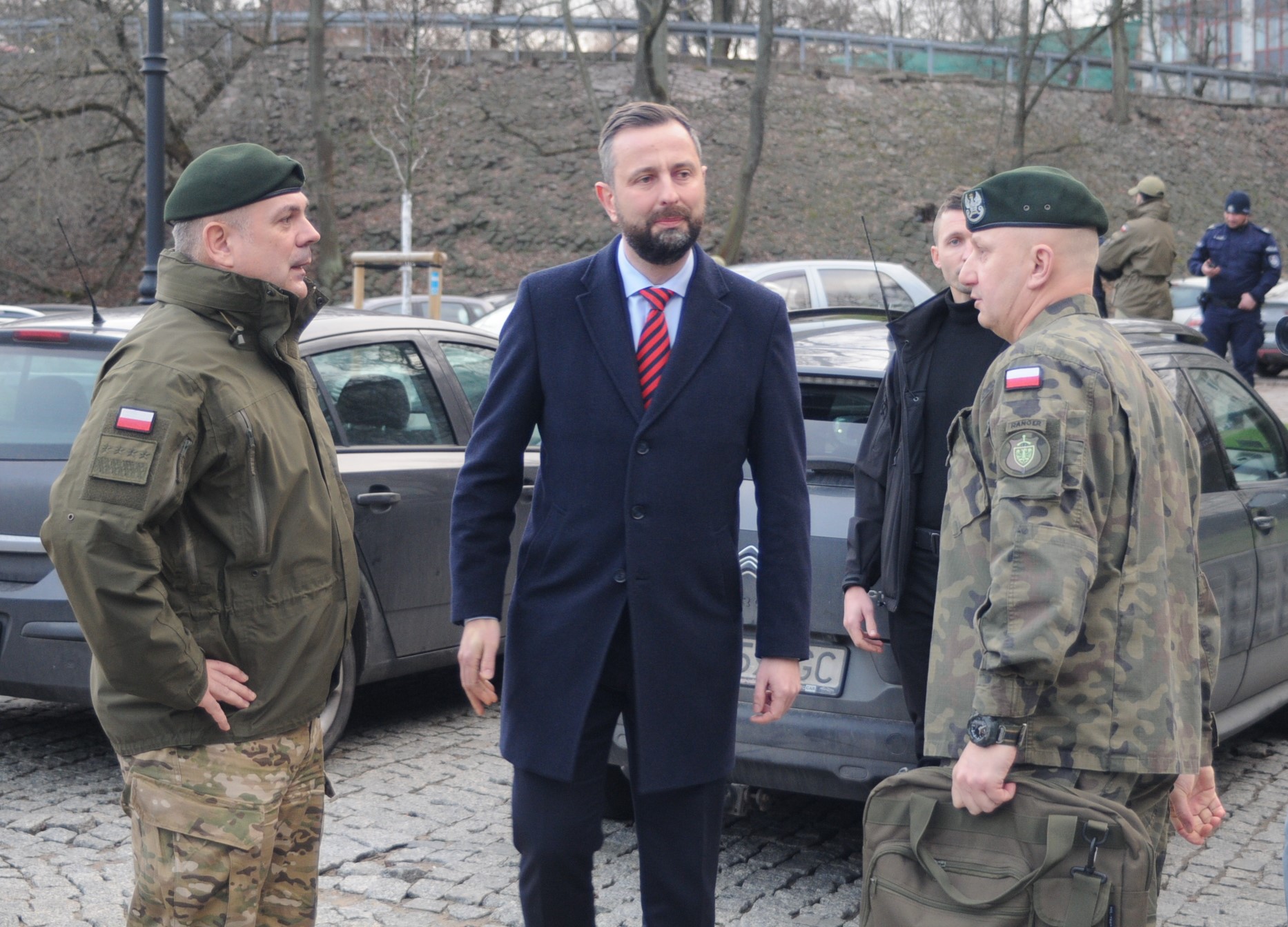 Czwartkowy przegląd mediów; Szef MON: Obrona cywilna nie funkcjonuje w Polsce; Putin odwiedzi Turcję