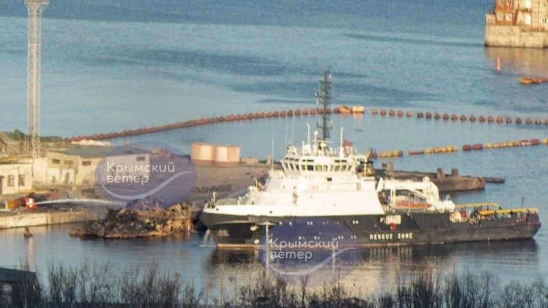 Gaszenie resztek  okrętu desantowego  „Nowoczerkask” w porcie Teodozja.