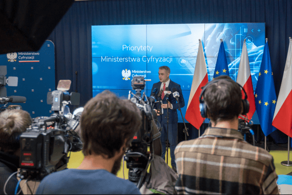 Ministerstwo Cyfryzacji ma nowy statut. Podzielono Departamenty i Biura