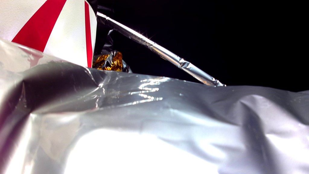 Widok z lądownika Peregrine w kosmosie.