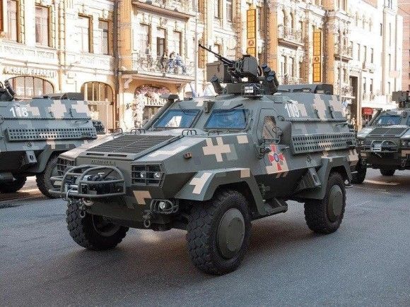 Kolumna Oncilli na defiladzie na ulicach Kijowa jeszcze przed wybuchem wojny.
