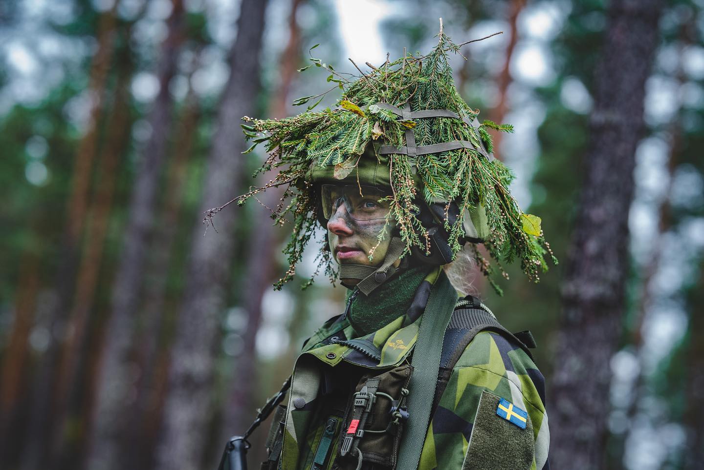 Środowy przegląd mediów; Szwecja przez cały czas poza NATO; zmiany w dobrowolnej zasadniczej służbie wojskowej
