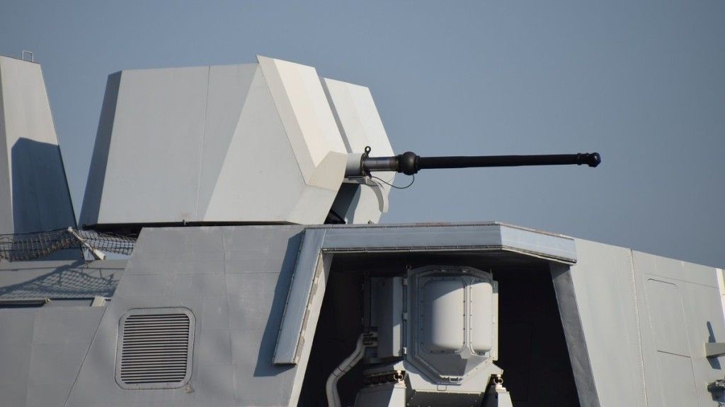 Leonardo 76/62 gun of the Italian STRALES system. The niche on the right side of the turret features a Selex targeting unit, along with an antenna array that sends out trajectory adjustment signals for the DART projectiles.