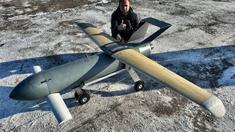 Ukraiński dron kamikaze z silnikiem odrzutowym