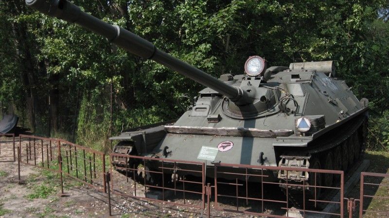 ASU-85 znajdujący się w zbiorach Muzeum Polskiej Techniki Wojskowej, przed poddaniem go renowacji.