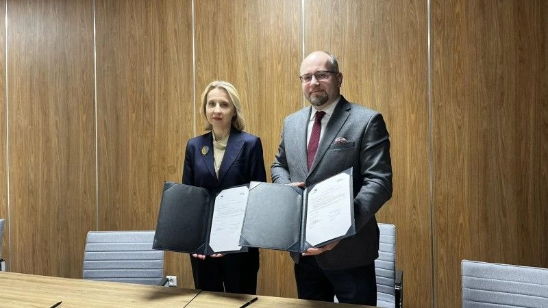 Wiceprezeska EBI Teresa Czerwińska i prezes Enea Paweł Majewski