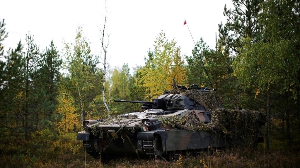 Bojowy wóz piechoty VCC-80 Dardo na ćwiczeniach NATO na Łotwie.