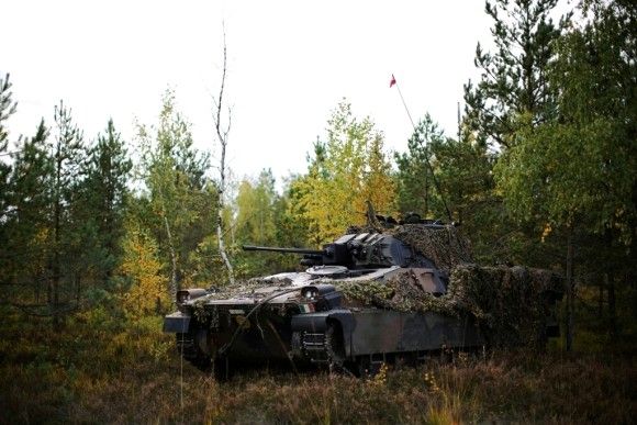 Bojowy wóz piechoty VCC-80 Dardo na ćwiczeniach NATO na Łotwie.