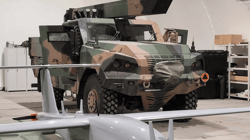 Wyrzutnia systemu Gladius ma pojeździe Waran i szkolna wersja aparatu bojowego BSP-UT
