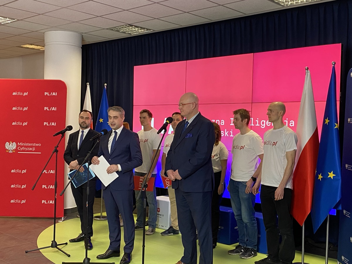 Powstał zespół ds. sztucznej inteligencji przy Ministerstwie Cyfryzacji. "Polska może być liderem"