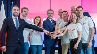 Konferencja prasowa na której ogłoszono powstanie zespołu doradczego ds. sztucznej inteligencji