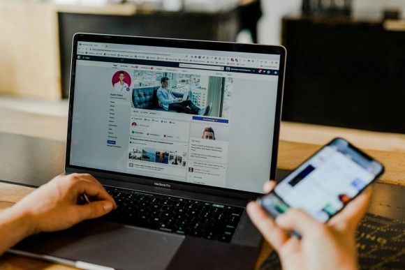 Fałszywe reklamy nadal są problemem platform społecznościowych, w tym Facebooka
