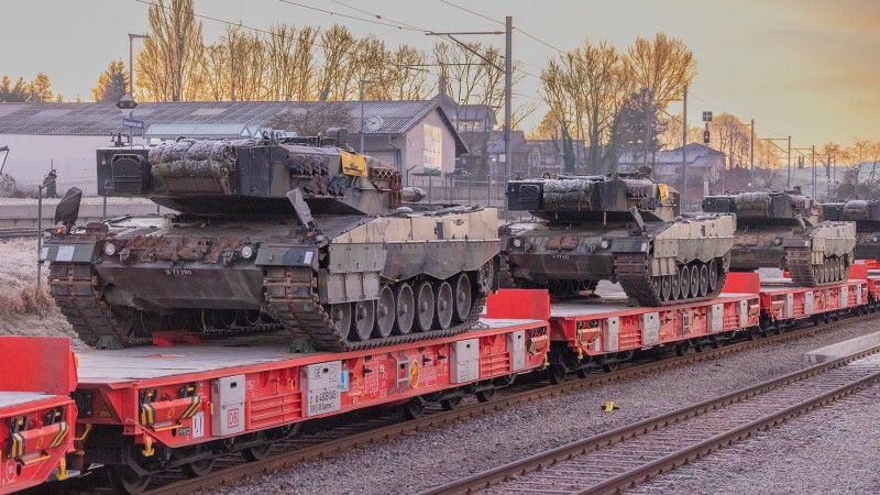 Ex-szwacjarskie Pz 87 (Leopard 2A4) w drodze do Niemiec po odkupieniu ich przez Rheinmetall.