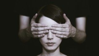 Jak ustrzec się przed deepfake'ami?