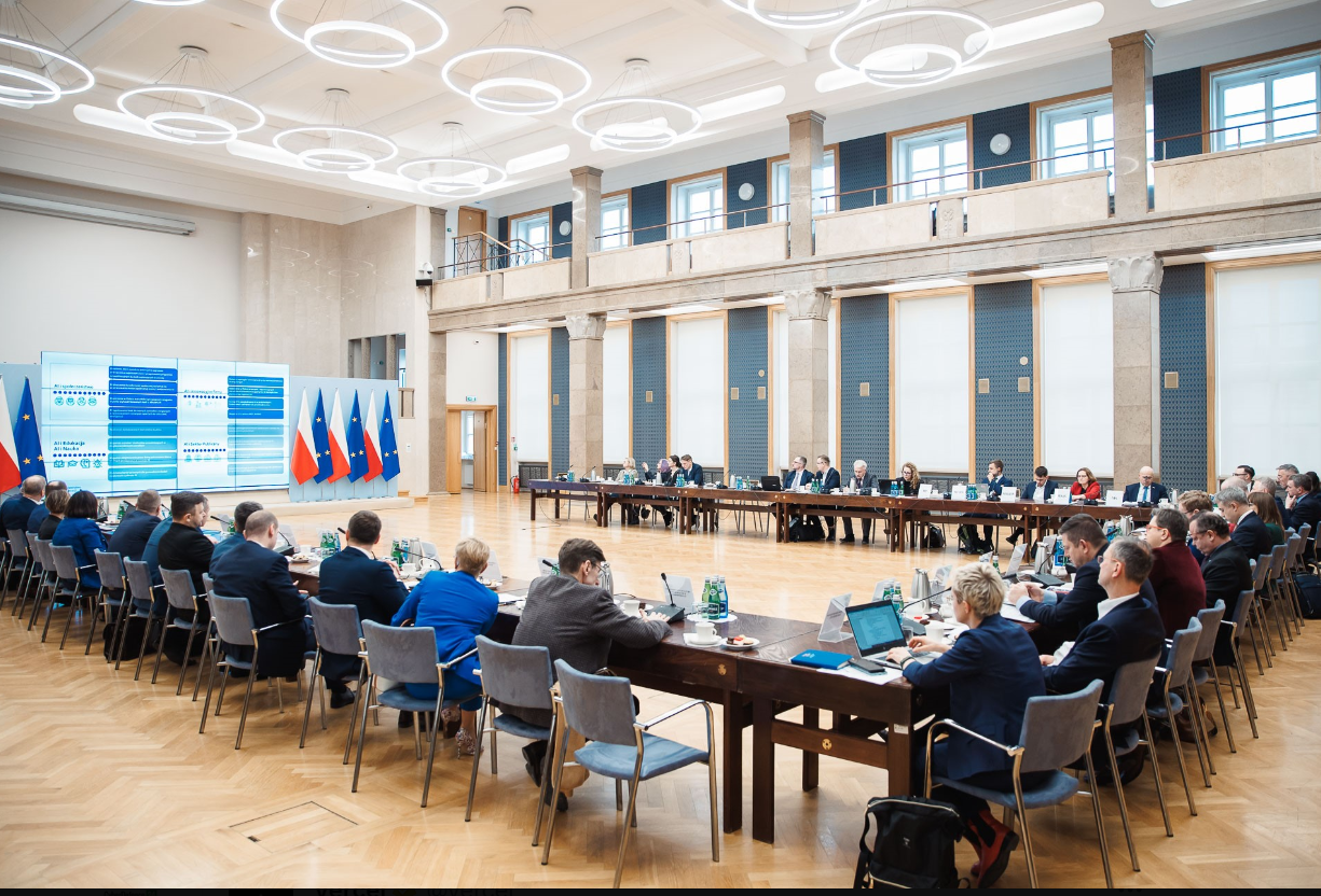 Ministerstwa mają wdrażać rozwiązania sztucznej inteligencji