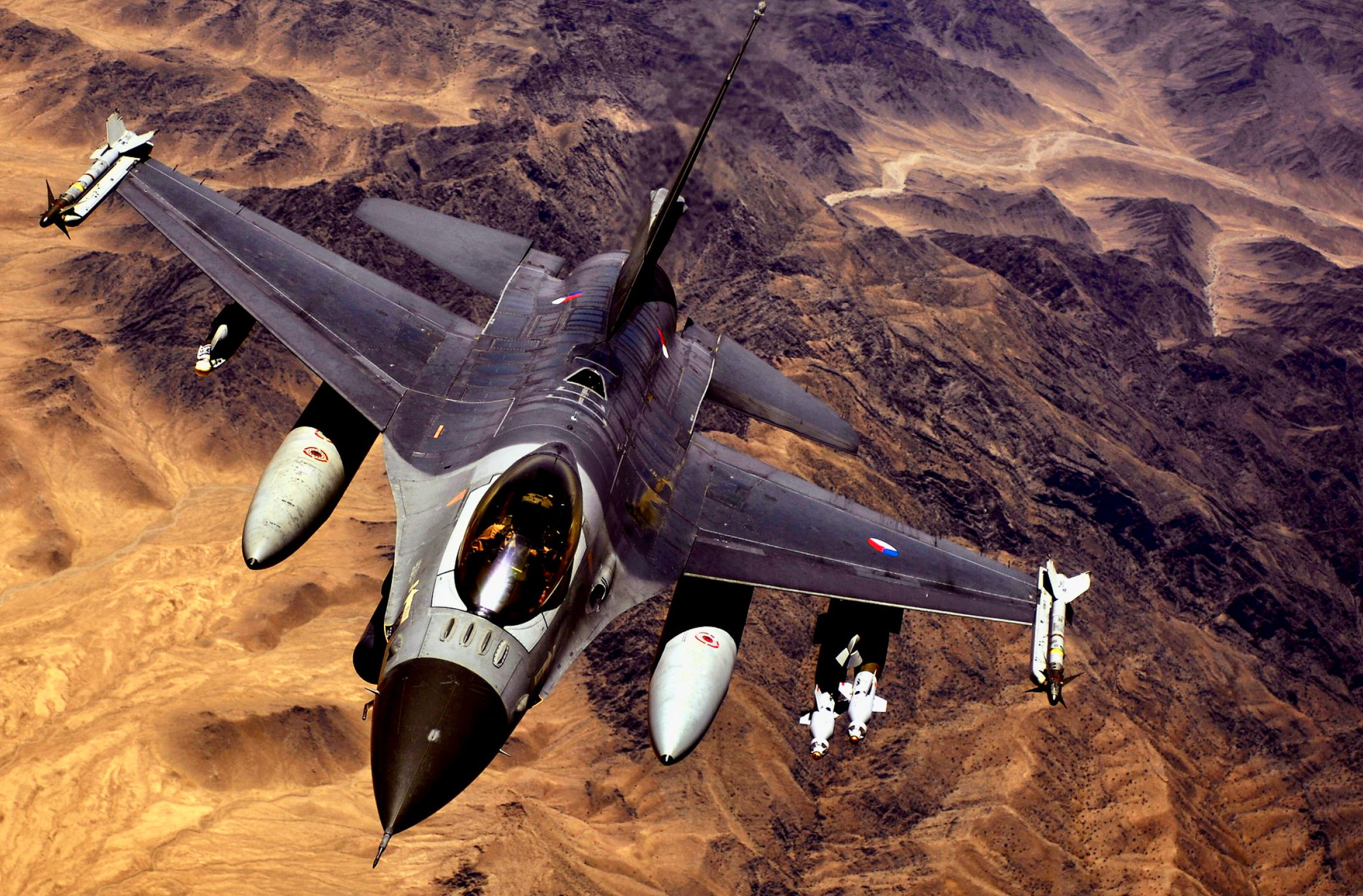 Babcock supports Ukrainian F-16 pilots