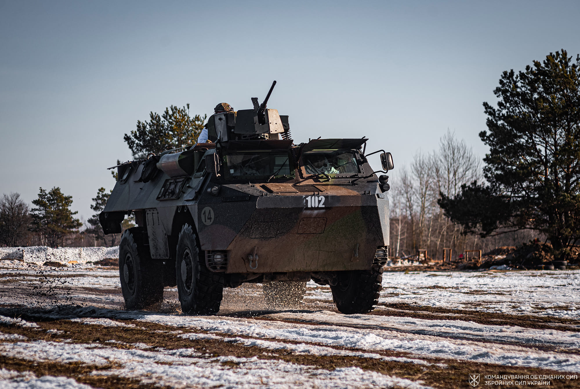 Szef MON Francji: dostarczymy Ukrainie setki pojazdów opancerzonych