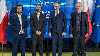 Nowe kierownictwo Instytutu Łączności wraz z wicepremierem i ministrem cyfryzacji Krzysztofem Gawkowskim