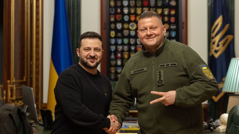 Prezydent Ukrainy Wołodymyr Zełeński i były Dowódca Sił Zbrojnych Ukrainy Wałerij Załużny