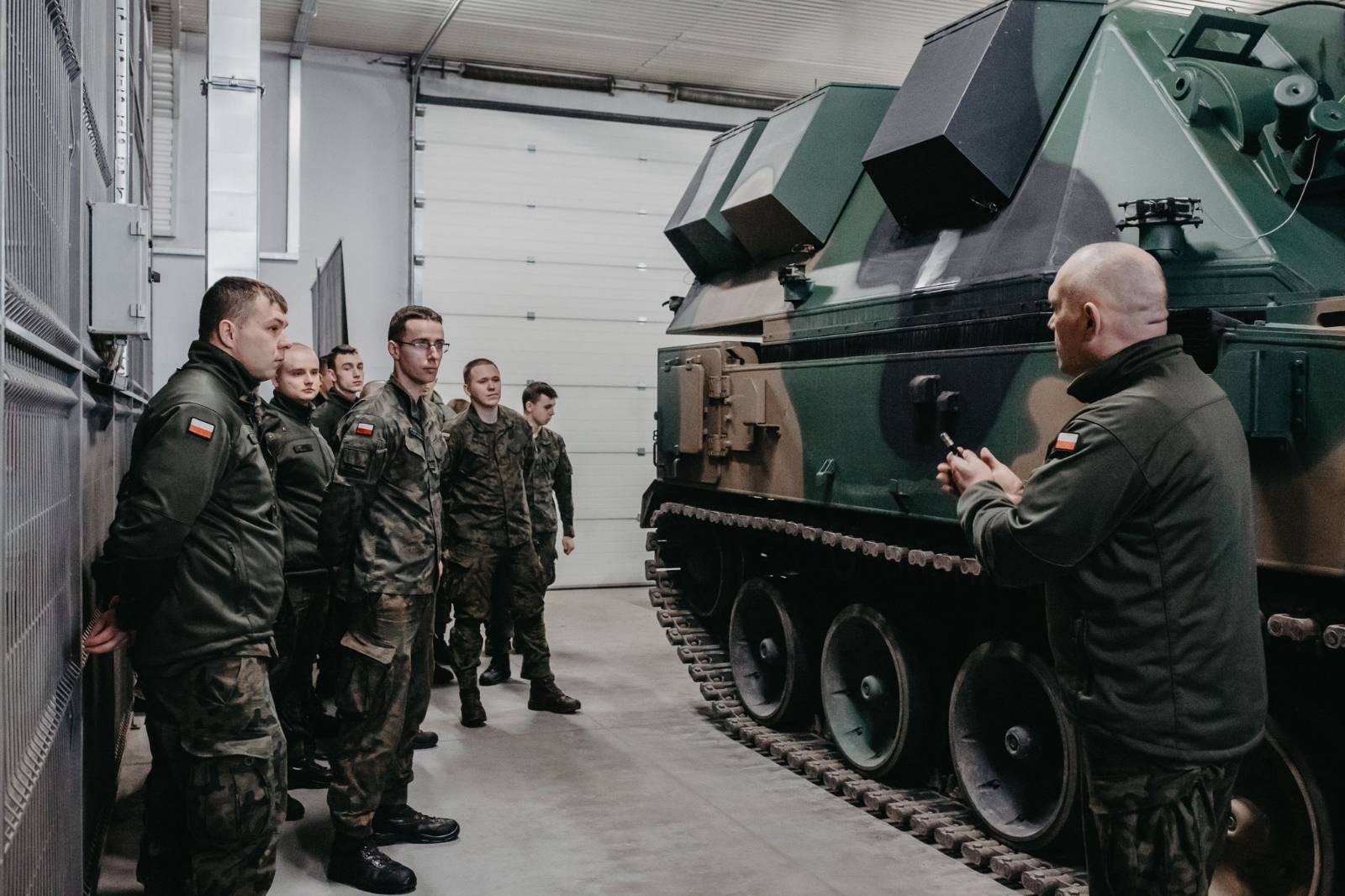 Wtorkowy przegląd mediów: Szkolenie wojskowe po liceum; Rosja uczy się od Iranu