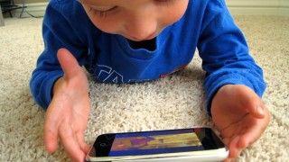 dziecko telefon smartfon