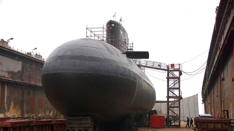 Okręt podwodny ORP Orzeł (291) w doku pływającym.