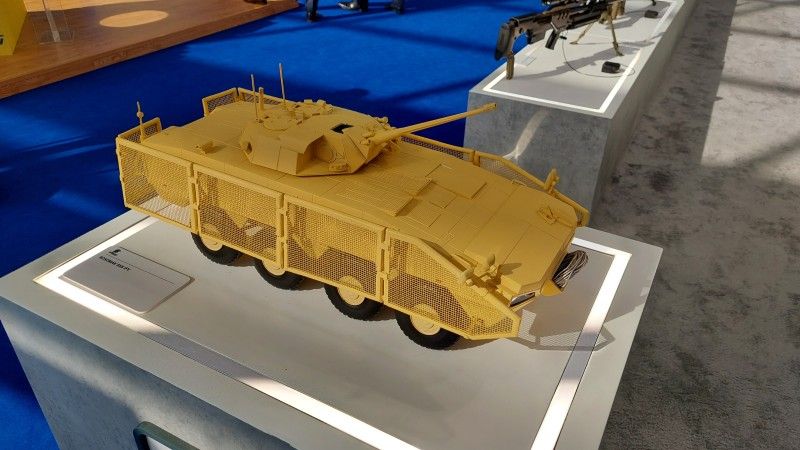 Model KTO Rosomak z pakietem pancerza dodatkowego stosowanego przez Wojsko Polskie w Afganistanie.
