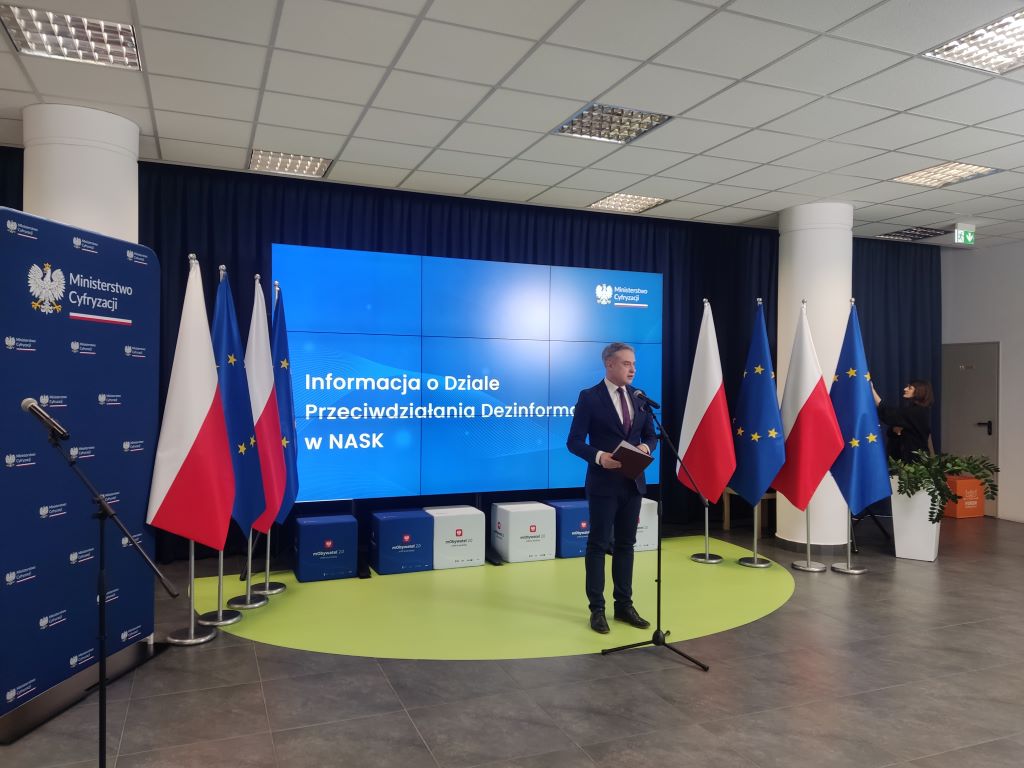 Dział Przeciwdziałania Dezinformacji w NASK. Gawkowski: Mamy do czynienia z patologią