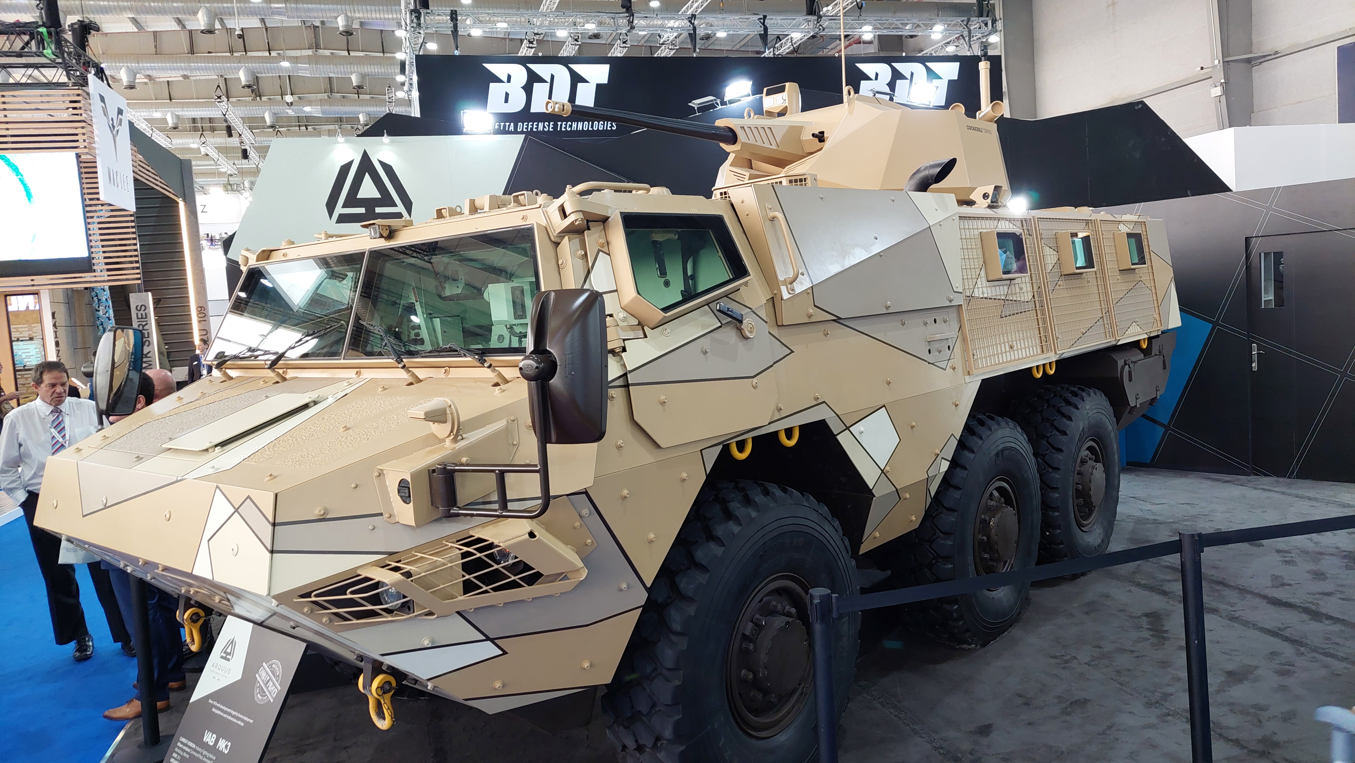 Francuski transporter z belgijską wieżą. Oferta dla Bliskiego Wschodu?