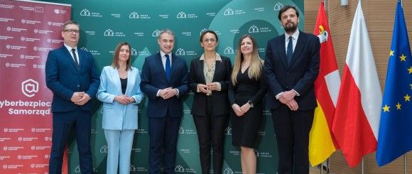 Podpisano pierwszą umowę na realizację grantu w ramach programu "Cyberbezpieczny samorząd"