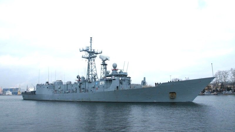 Fregata ORP Gen. T. Kościuszko (273) wychodzi z Gdyni.