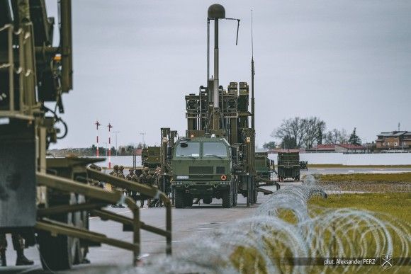 Prezentacja jednostki ogniowej (wyrzutni) przeciwlotniczego zestawu rakietowego Mała Narew na podwoziu Jelcz 882.