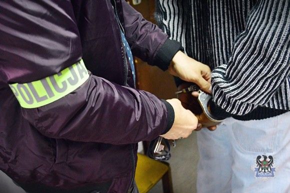 Cyberpolicjanci zatrzymali sprawców oszustwa nigeryjskiego