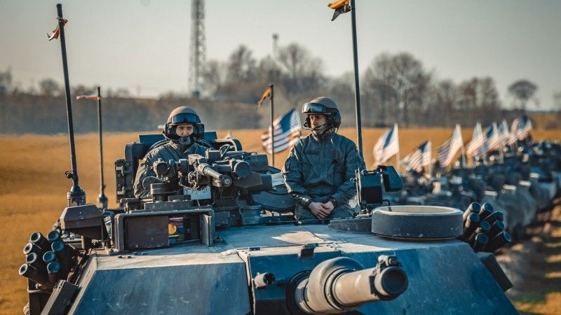 Należące do 1 Warszawskiej Brygady Pancernej czołgi M1A1 Abrams na ćwiczeniach Dragon-24.