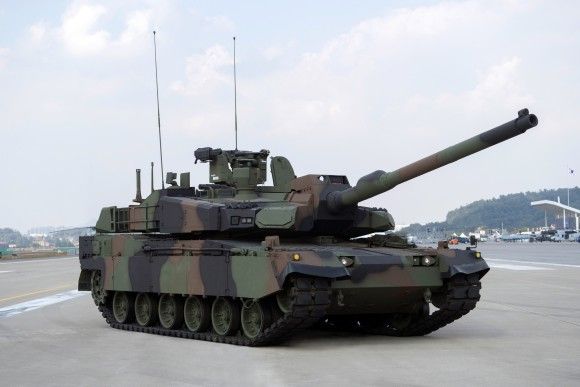 Prototyp K2EX Black Panther zademonstrowany na targach ADEX 2023 w Seulu.