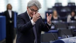 Europejski Komisarz ds. Rynku Wewnętrznego i Usług Thierry Breton, który przez ostatnie miesiące intensywnie walczył o szybkie uregulowanie rynku sztucznej inteligencji